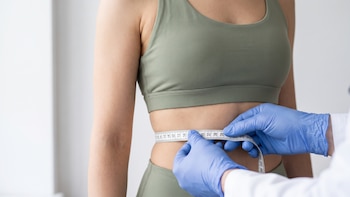 Por qué la grasa abdominal podría anticipar un infarto mejor que el IMC, según un estudio