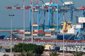 El propio Ministerio de Comercio Exterior informó que productos como café, piña, banano y jugo de naranja —rubros esenciales en la canasta exportadora nacional— estarían exentos de la medida. EFE/Archivo