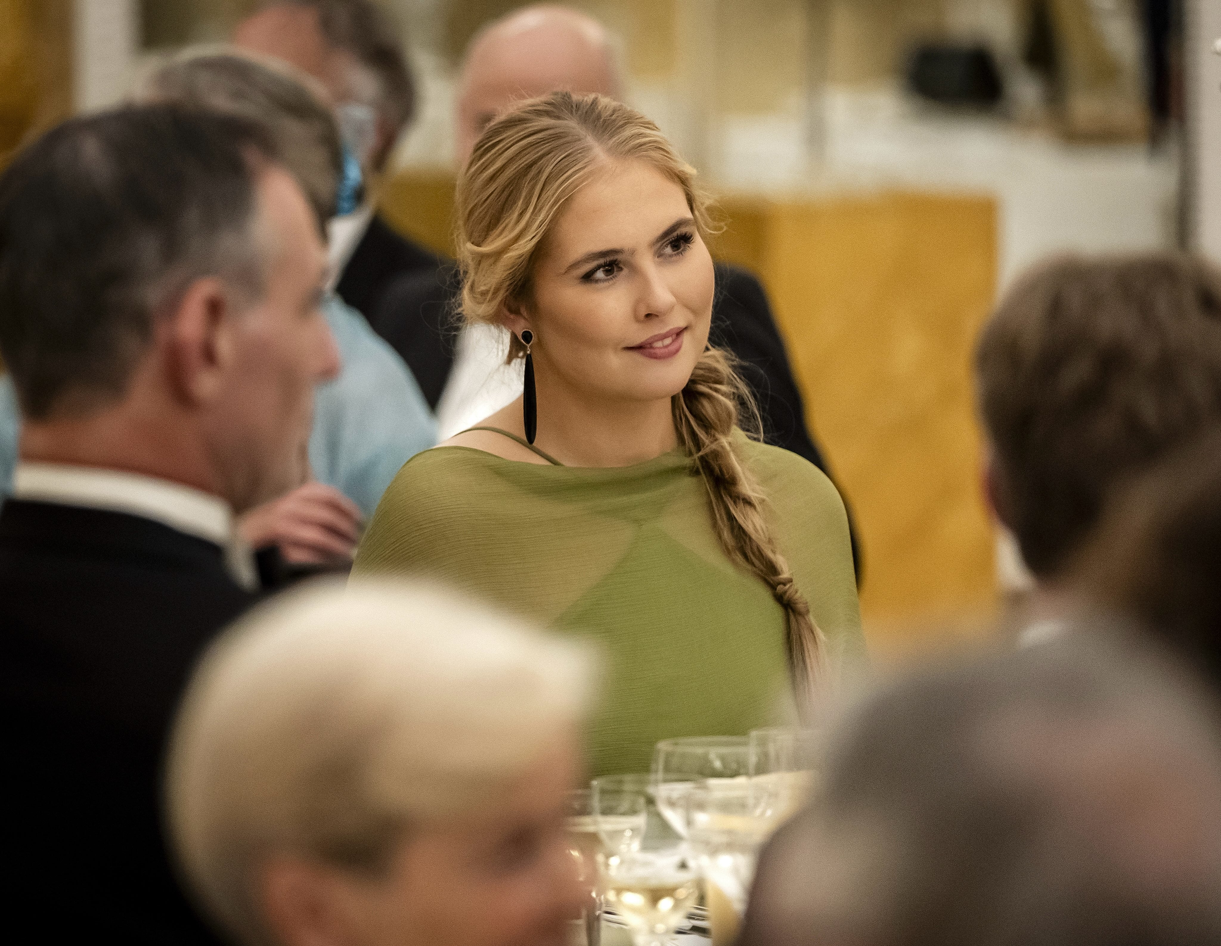 El look verde lima de la princesa Amalia (koninklijkhuis)