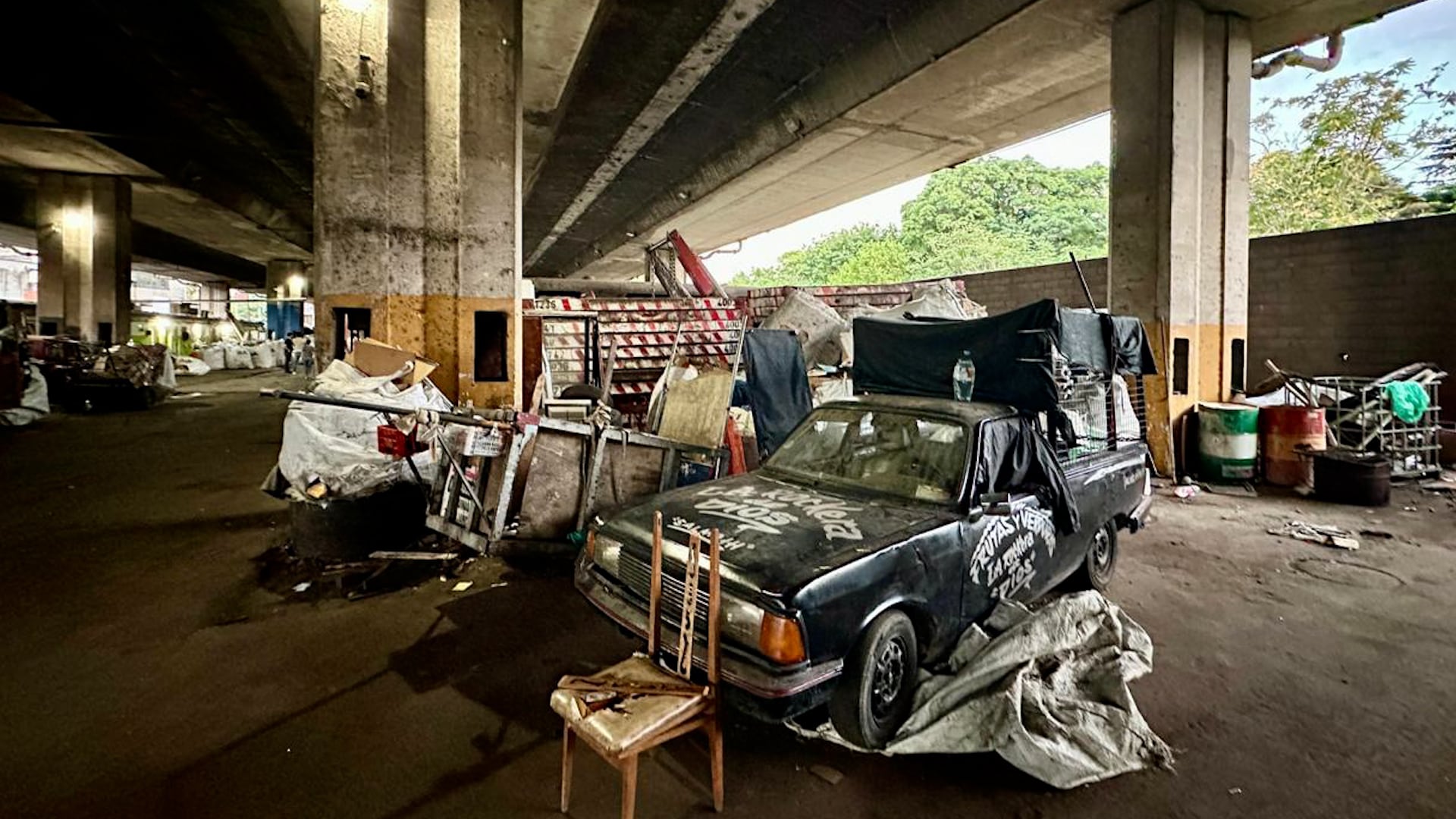 El predio permanecía ocupado sin autorización por la cooperativa El Amanecer de los Cartoneros, vinculada al Movimiento de Trabajadores Excluidos (MTE) que lidera Juan Grabois