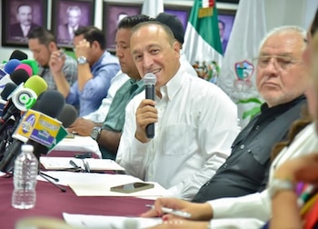 El alcalde de Ahome, Antonio Menéndez de Llano Bermúdez, fue confrontado durante la protesta contra Mexinol.