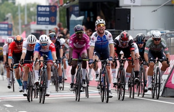 Mark Canvendish está a una victoria en el Tour de Francia de ser el máximo ganador de etapas, superando a la leyenda Eddy Merckx - crédito REUTERS/Bernadett Szabo