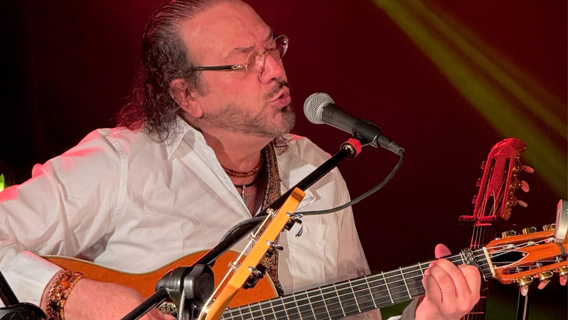 Fernando Delgadillo es considerado uno de los máximos exponentes de la trova en español y creador del concepto de “canción informal”. Crédito: Facebook/Fernando Delgadillo Oficial.