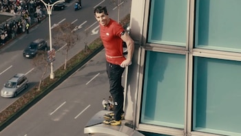 Alex Honnold saluda desde las