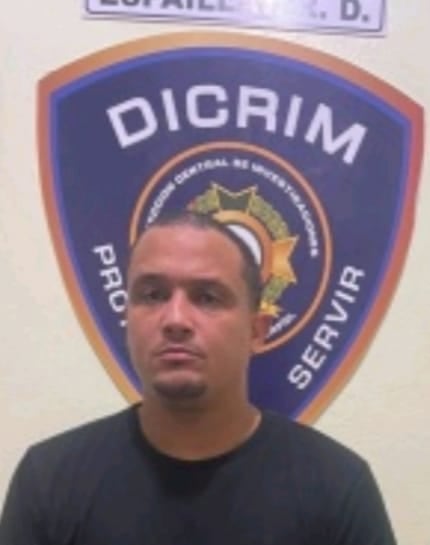La OCN-INTERPOL Santo Domingo y autoridades estadounidenses participaron en la captura y extradición de Yan Michel Gil, quien llegó por el Aeropuerto Internacional de Las Américas./