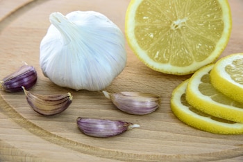 Ingredientes para la salsa de limón (Pexels)