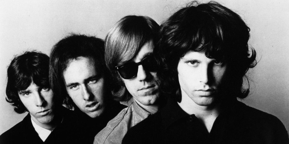 La nueva versión, titulada 'Touch Me', introdujo arreglos de cuerdas y un solo de saxofón que enriquecieron el legado musical de The Doors (Wikipedia)