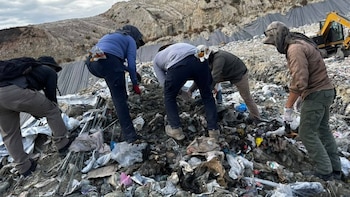 Colectivo localiza restos en basurero de Rosarito: buscan a 7 jóvenes desaparecidos en Tijuana