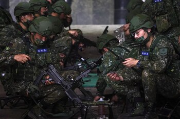 Una tropa de reservistas del