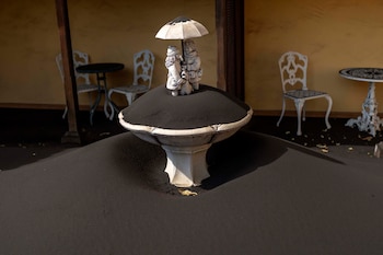 las palmas, españa, bajo las cenizas