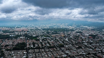 Los meteorólogos monitorean la formación de un sistema depresionario que podría dejar hasta 500 milímetros de lluvia en octubre. / (Ministerio de Medio Ambiente y Recursos Naturales)