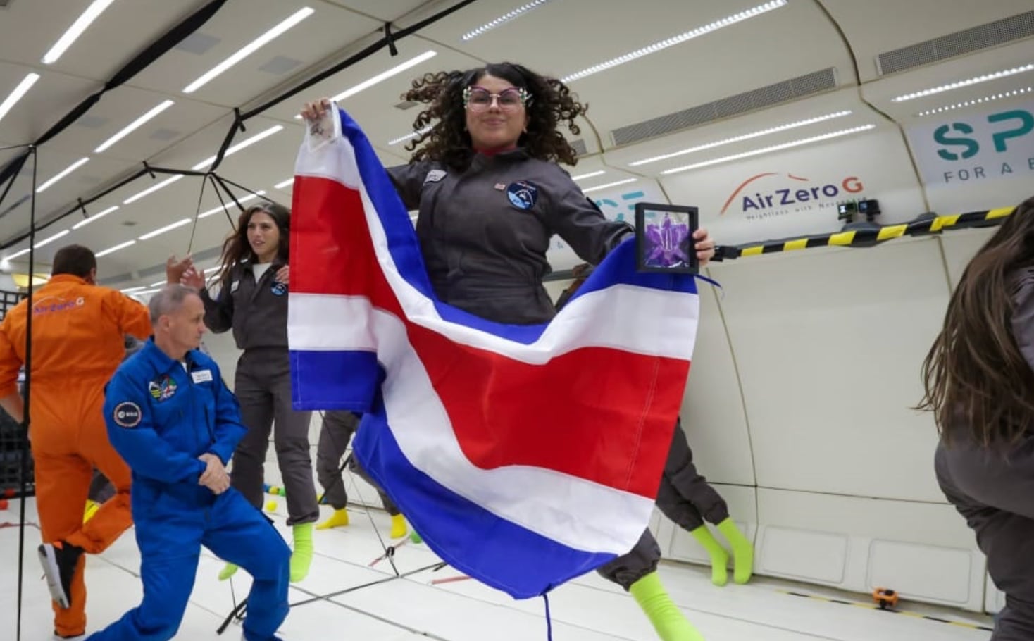 Fiorella Arias Bonilla, graduada en Biotecnología del TEC, participó en un vuelo de microgravedad que despegó desde Burdeos, Francia. Cortesía: TEC