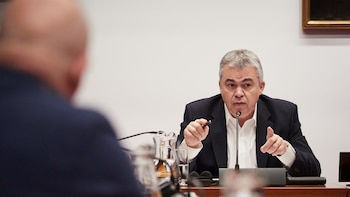 El juez descarta imputar por ahora al PSOE en el 'caso Leire Díez' y esperará a practicar más diligencias tras pedi