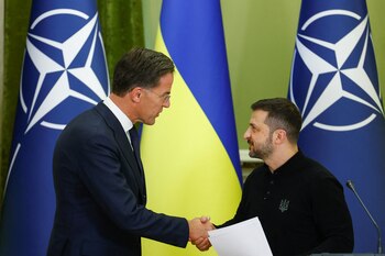 Volodimir Zelensky con Mark Rutte,