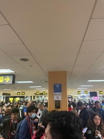 Malestar por largas colas en