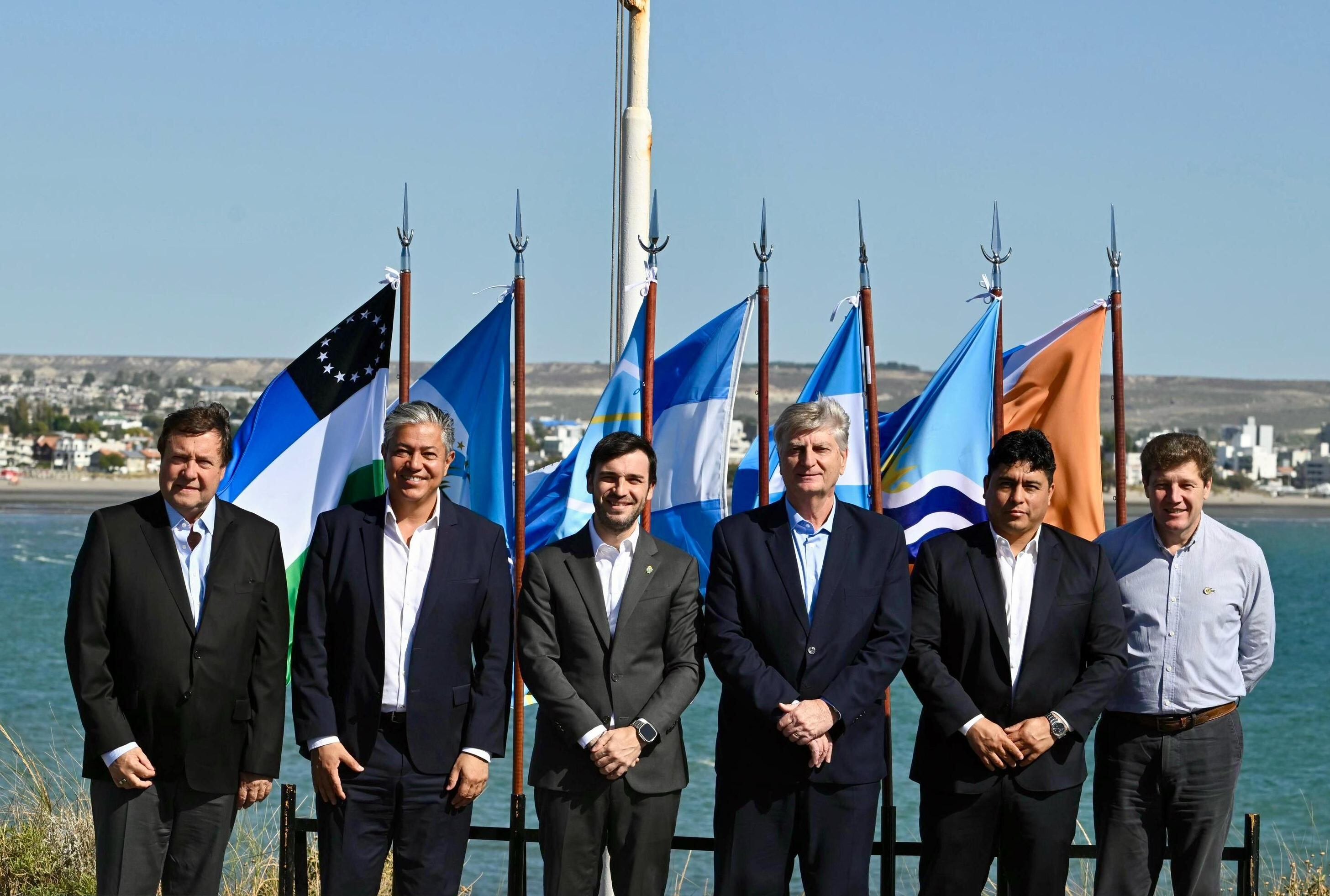 Los gobernadores Alberto Weretilneck, Rolando Figueroa, Nacho Torres, Sergio Ziliotto, Claudio Vidal y Gustavo Melella