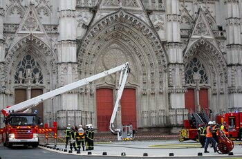 Los bomberos lograron combatir el
