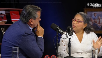 Nueve años después del feminicidio de Nataly Salas, su madre relató el proceso de búsqueda de justicia y las dificultades enfrentadas durante la investigación y el proceso judicial - crédito Más allá del silencio podcast/YouTube