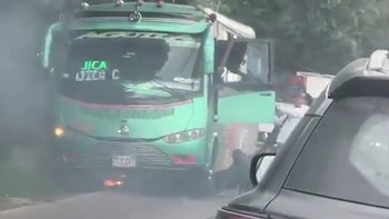 Bus de la empresa Flota Águila fue alcanzado por cables de alta tensión en la vía Siberia-Tenjo, en Cundinamarca: se reporta un muerto y seis heridos