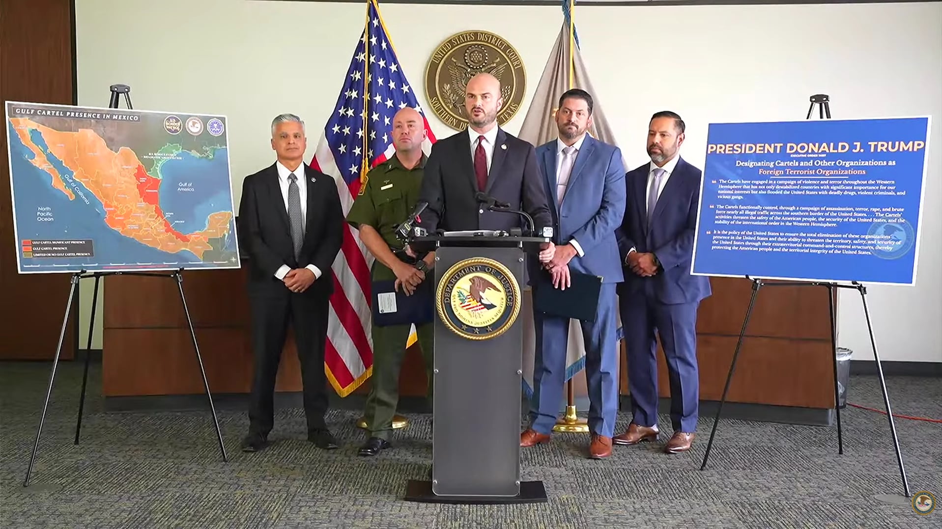 Conferencia de prensa de EEUU sobre las acusaciones contra Flores. Crédito: DOJ