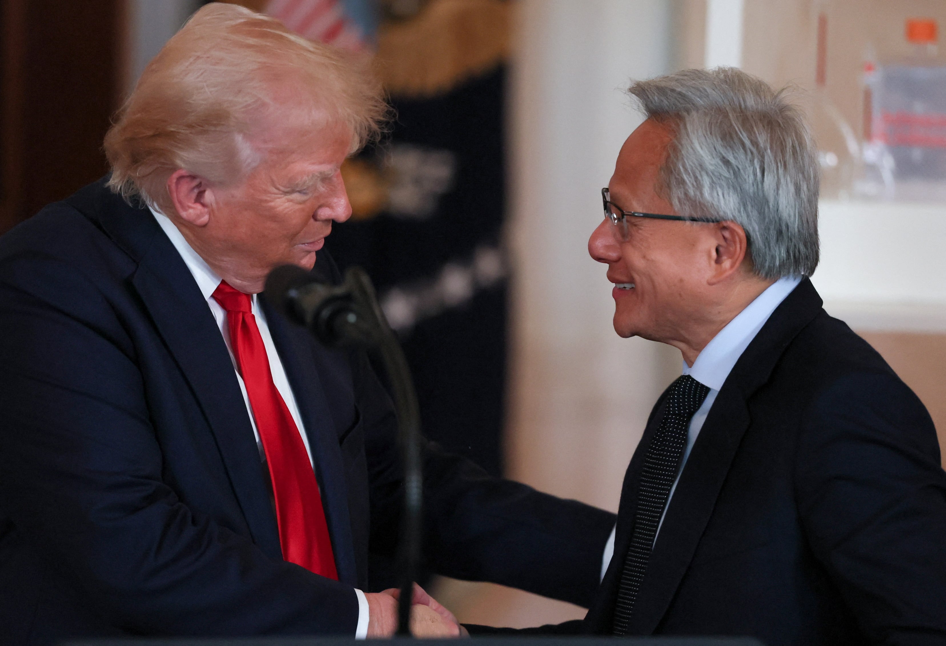 Jensen Huang, CEO de Nvidia, recibió una llamada en vivo de Donald Trump durante la Cumbre All-In en Los Ángeles. (Reuters)
