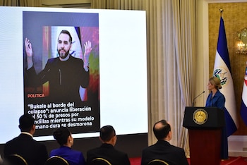 Reunión entre Laura Fernández, presidente de Costa Rica, y Nayib Bukele, presidente de El Salvador.