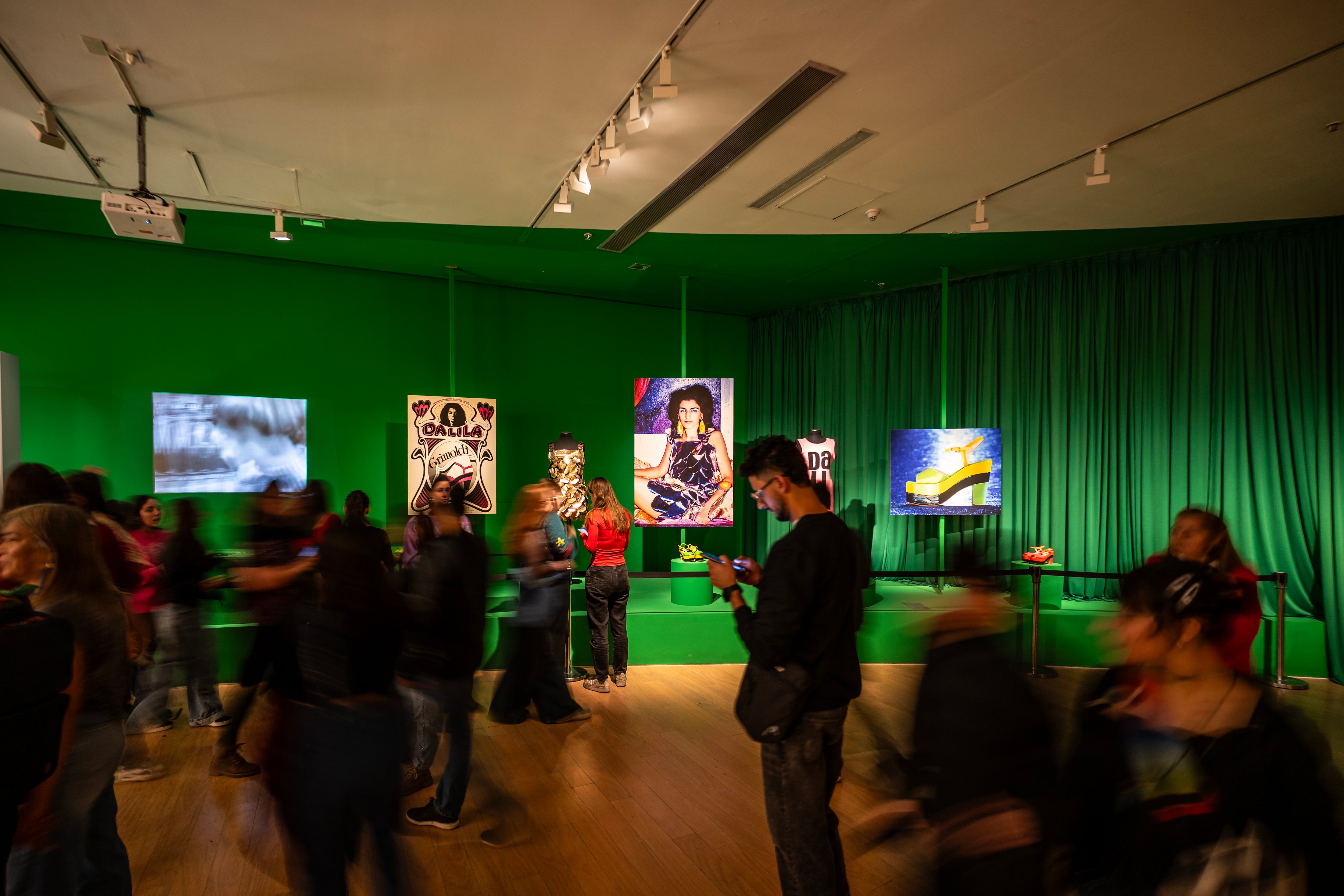 Dalila Puzzovio: Autorretrato