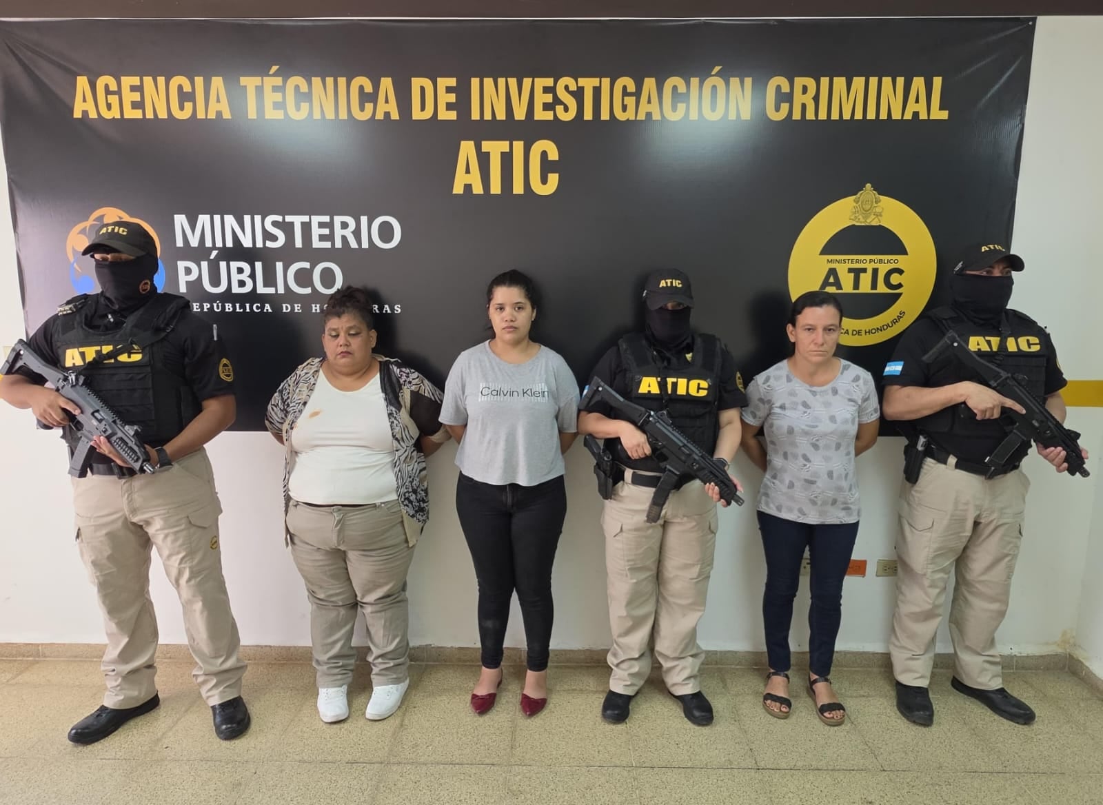 ATIC capturó a seis personas investigadas por presuntamente recibir dinero procedente de un fraude bancario. (FOTO: Ministerio Público)