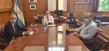 Luis Basterra junto al flamante