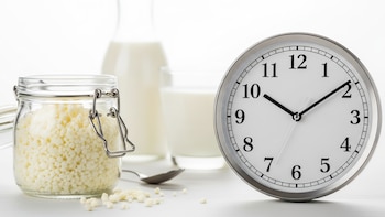 ¿Cuánto tiempo se recomienda fermentar la leche con búlgaros para obtener el mejor kéfir?