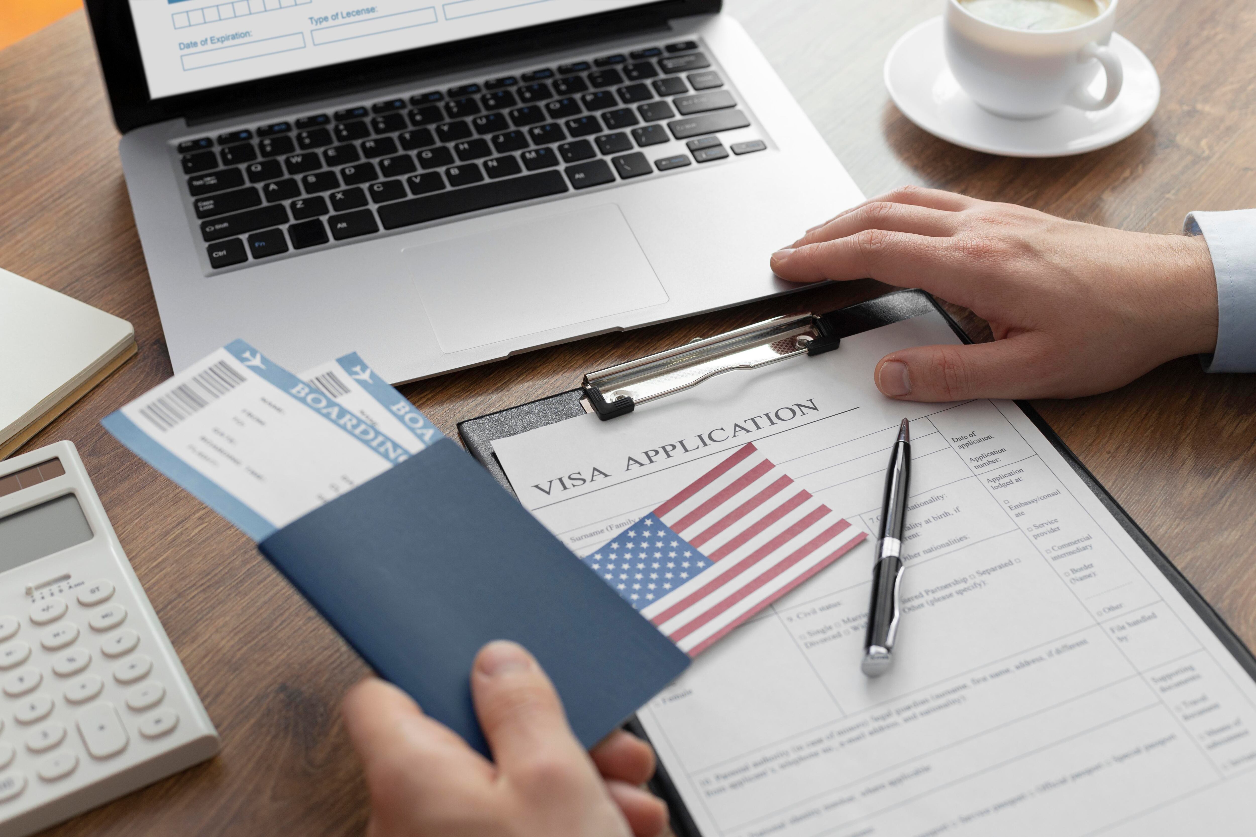 No saber inglés no es un factor relevante para negar la visa - crédito Freepik