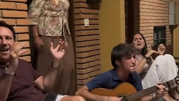 La canción del vídeo del que habla todo el mundo no es religiosa, sino de Ana Mena y un grupo que ya ni siquiera existe: esta es su historia