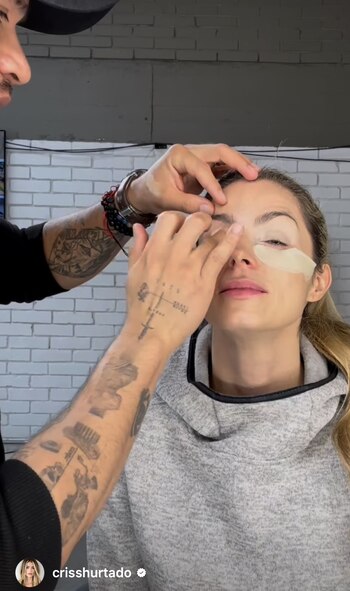 Cristina Hurtado dejó ver cómo la maquillan para presentar 'La casa de los famosos Colombia' - crédito @crisshurtado/IG