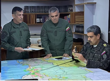 Nicolás Maduro con el Ministro