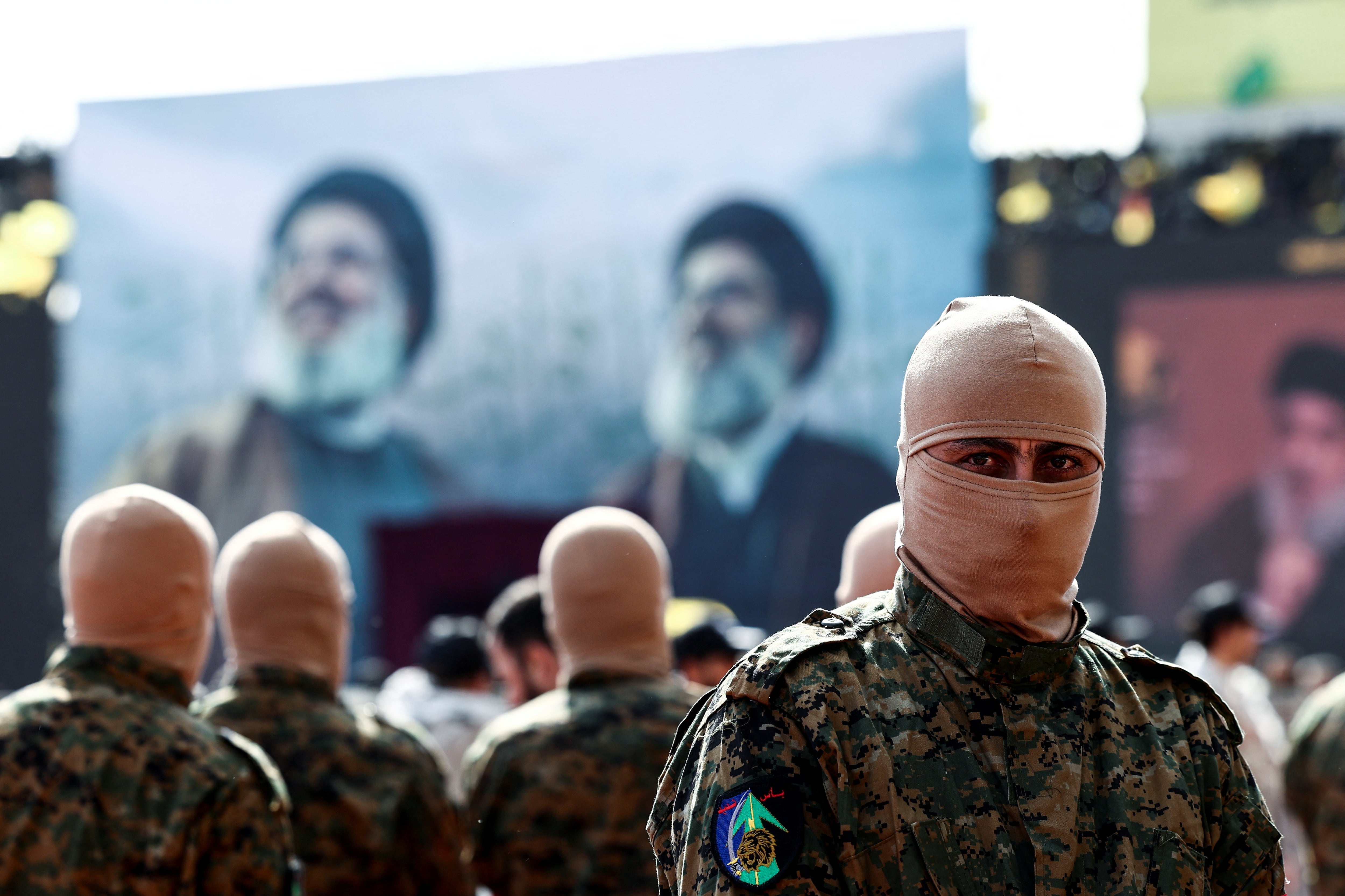 Terroristas de Hezbollah durante el funeral de Hassan Nasrallah (REUTERS/Emilie Madi)
