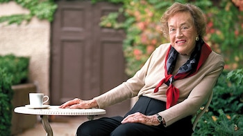 De joven salvaje a espía de la Segunda Guerra Mundial y chef más famosa de la TV: los talentos sorprendentes de Julia Child