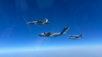 Regresa el avión A400M del Ejército del Aire de España que ha reabastecido a 80 cazas aliados durante dos meses