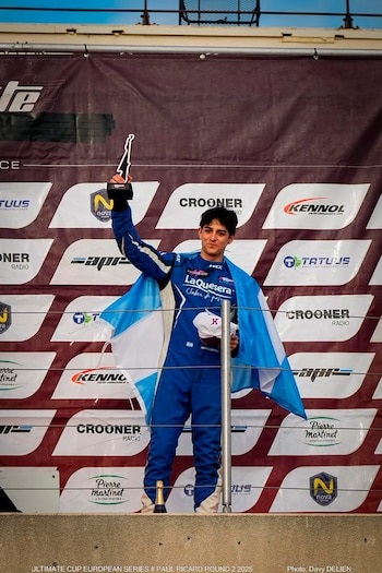 Nano López Cesarato celebra una