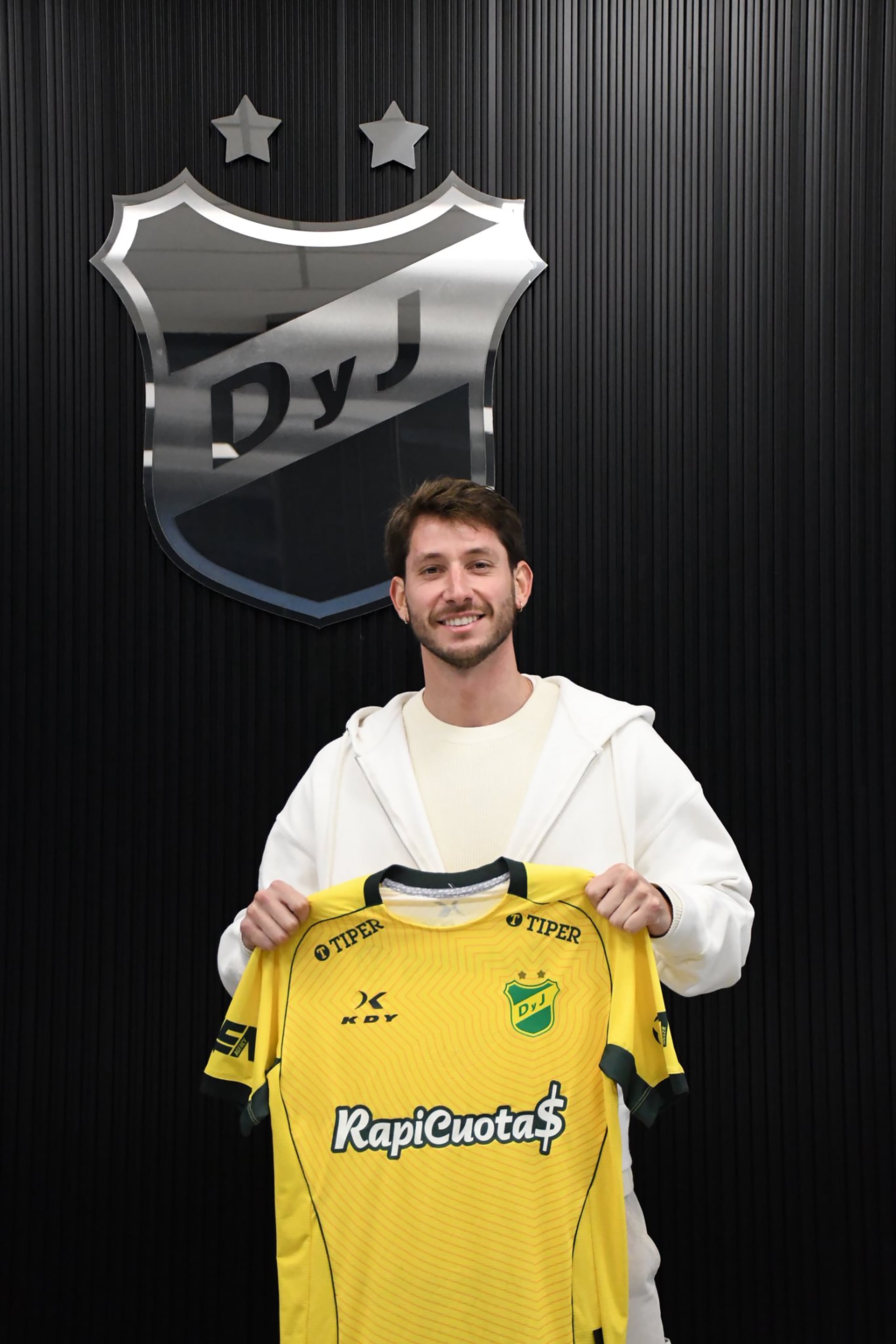 Matías Borgogno llega a prestamo por un año a Defensa y Justicia proveniente de San Martín de San Juan. El arquero estuvo cedido durante el primer semestre en Platense, que rescindió el préstamo de común acuerdo