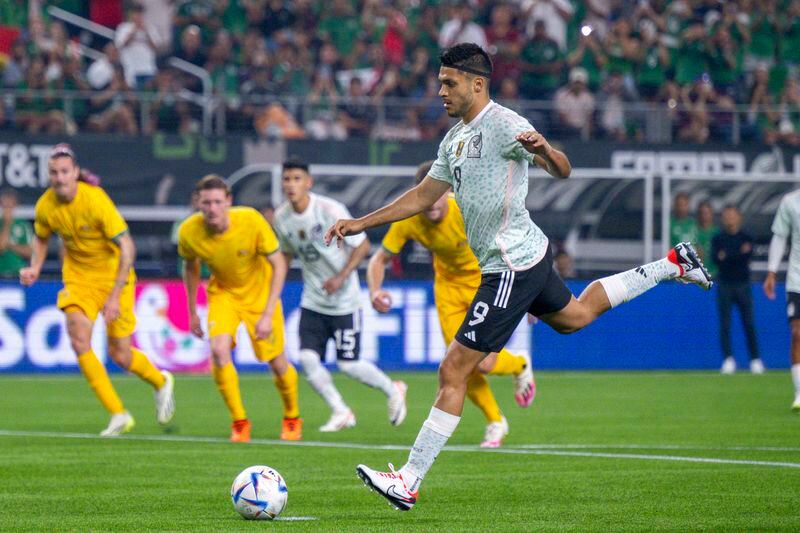 Diego admira a Raúl Jiménez por su capacidad para tirar penales. (USA TODAY/Jerome Miron)