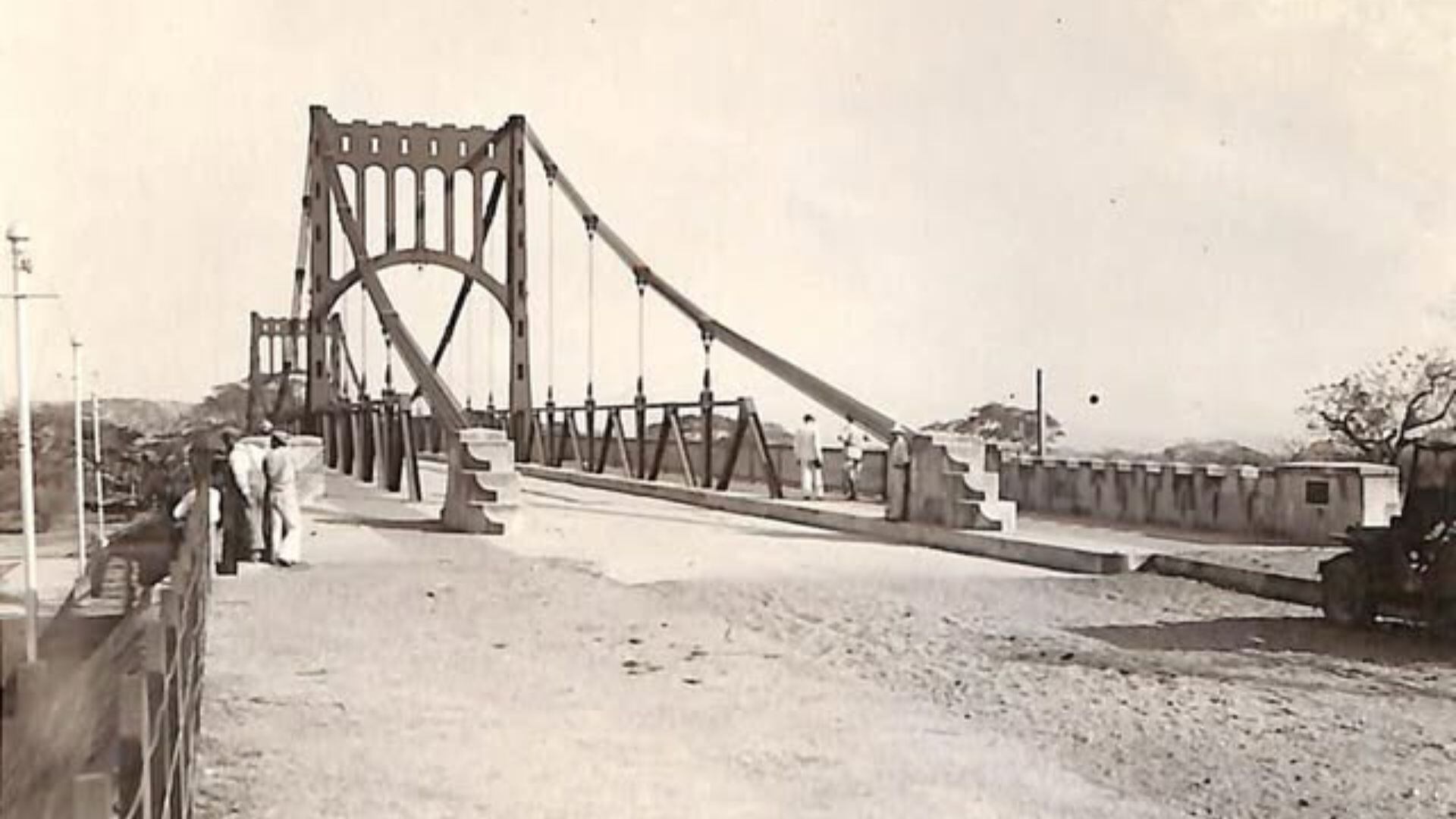 Imagen del puente original, construído entre construido entre 1935 y 1937 por el Cuerpo de Ingenieros del Ejército de los Estados Unidos, con capital estadounidense y hondureño (foto: Facebook/Choluteca)