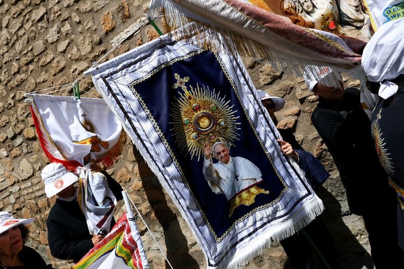 Los fieles mostraron su cariño en el funeral del papa Francisco. (REUTERS/Kai Pfaffenbach )