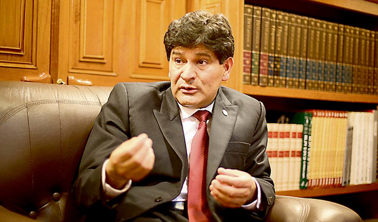 El Gobernador Regional de Arequipa, Rohel Sánchez Sánchez, aseguró que exigirá sanciones a quienes resulten responsables por el estado en el que se encuentra el río Tambo. (Foto: Diario El Pueblo)