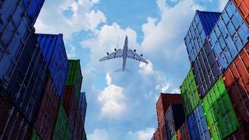 La carga aérea global repunta y las tarifas suben de cara a la temporada alta