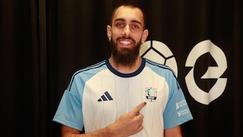 Borja Iglesias presenta la nueva