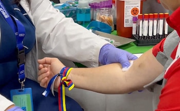 La actividad incluyó exámenes médicos, orientación en salud mental, asesoría nutricional y ejercicios físicos para facilitar el regreso a la rutina. Crédito: Colegio de Médicos y Cirujanos