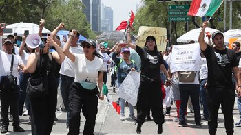 Trabajadores marchan a favor de