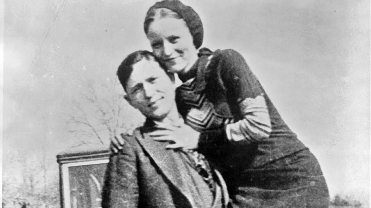 Bonnie Parker y Clyde Barrow protagonizaron la ola de robos y asesinatos más célebre de la década de 1930, impulsados por la Gran Depresión