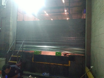 El acceso al supermercado de