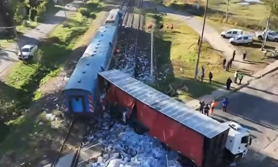 Un tren chocó con un camión en San Martín